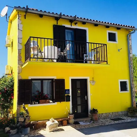 Apartment Josipa Premantura Exterior photo